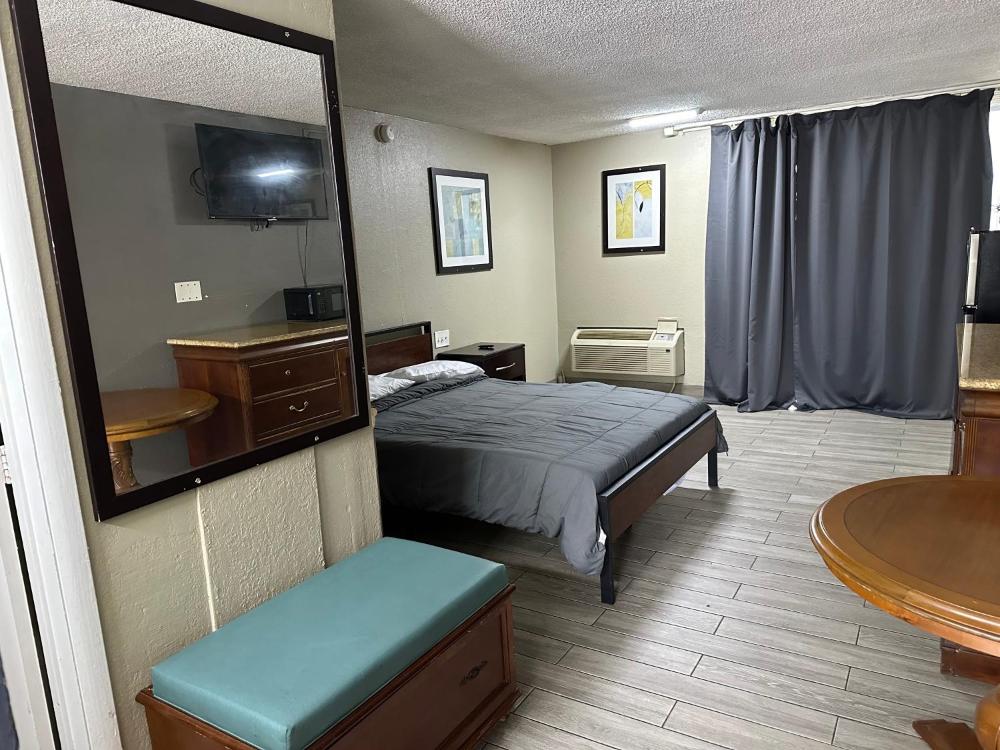 Standard Queen Room interior